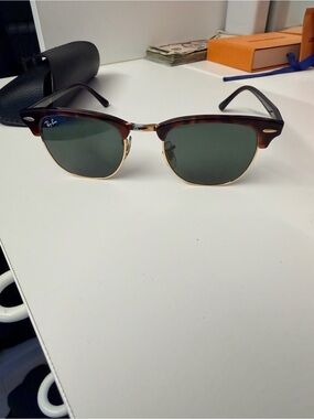 Ray-Ban Clubmaster Sunglasses Tortoise Frame